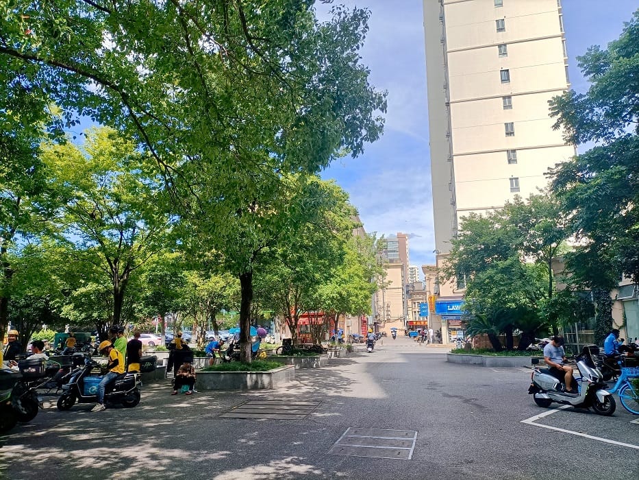 松江新松江路小区门口服装店转让！经营7年老店商圈成熟人流大-6