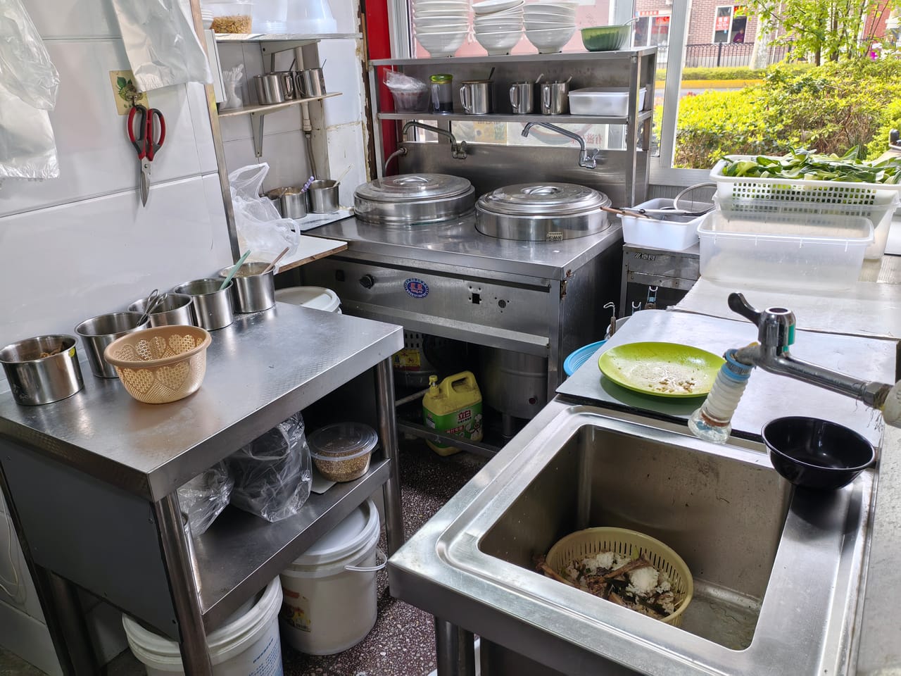 杨浦控江路餐饮店转让！独立厨卫有阁楼近学校居民楼医院人气旺-4