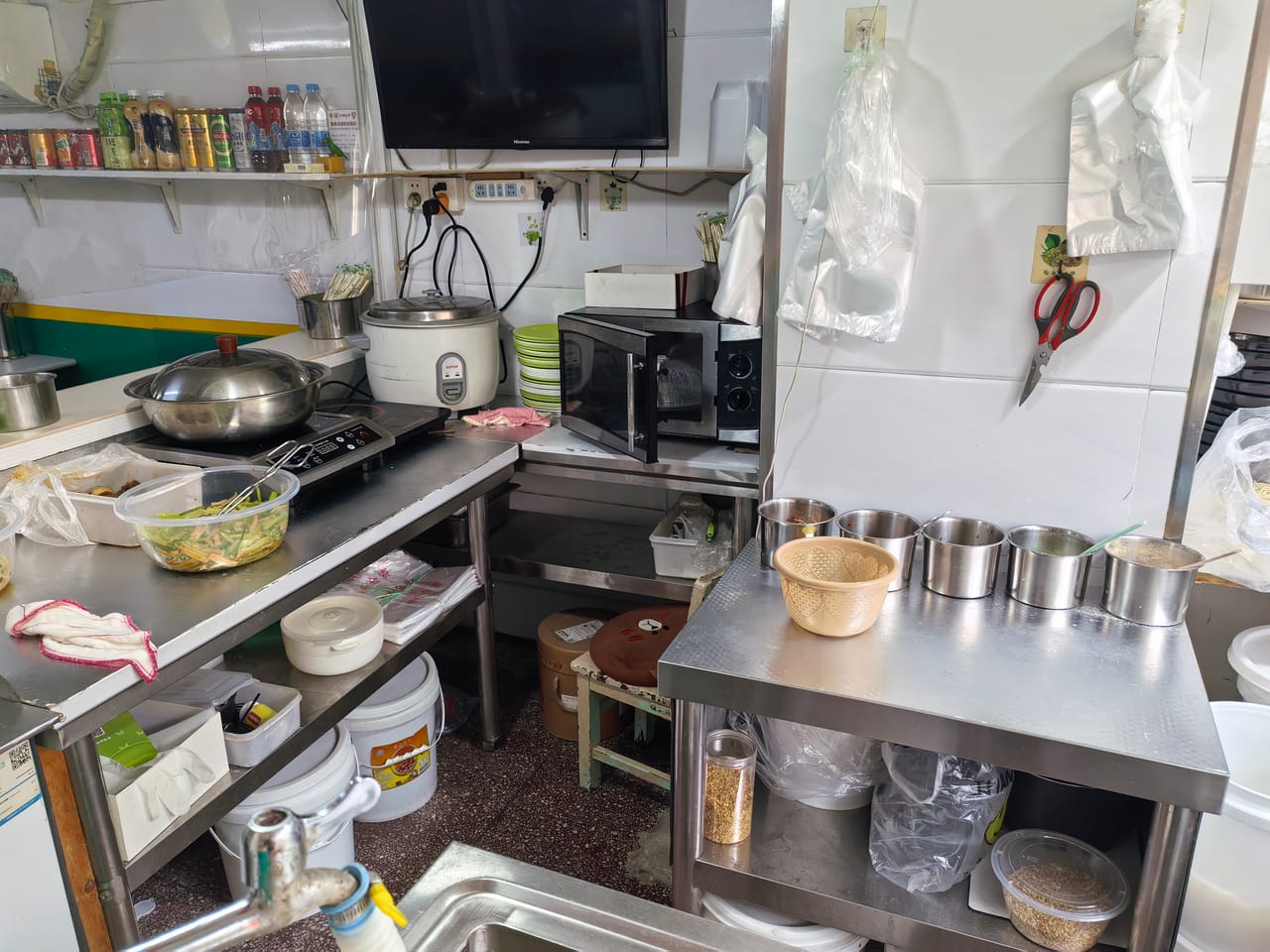 杨浦控江路餐饮店转让！独立厨卫有阁楼近学校居民楼医院人气旺-3