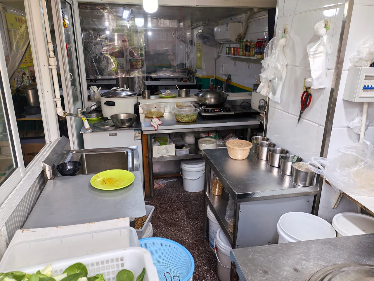 杨浦控江路餐饮店转让！独立厨卫有阁楼近学校居民楼医院人气旺-5