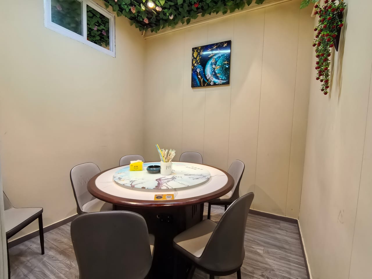 小区旁边门口公交站 青浦区徐泾镇尚泰路餐饮店转让！两个包间-10