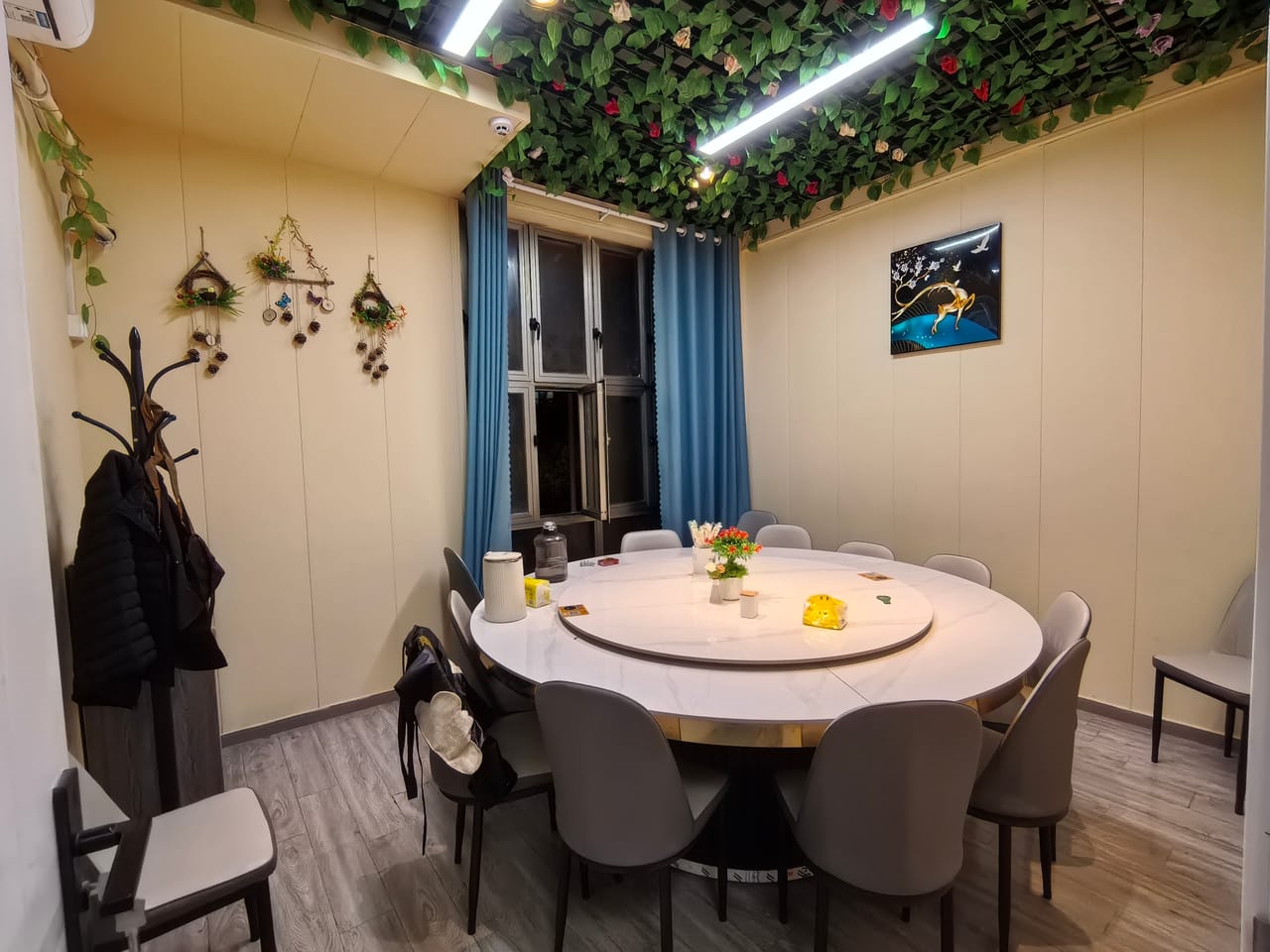 小区旁边门口公交站 青浦区徐泾镇尚泰路餐饮店转让！两个包间-4