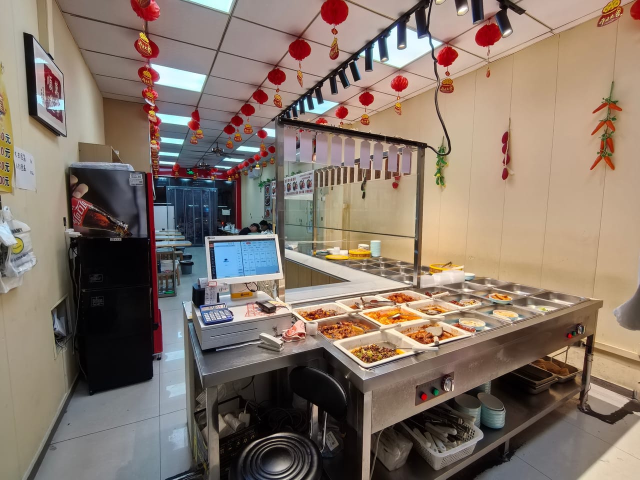 小区旁边门口公交站 青浦区徐泾镇尚泰路餐饮店转让！两个包间-6