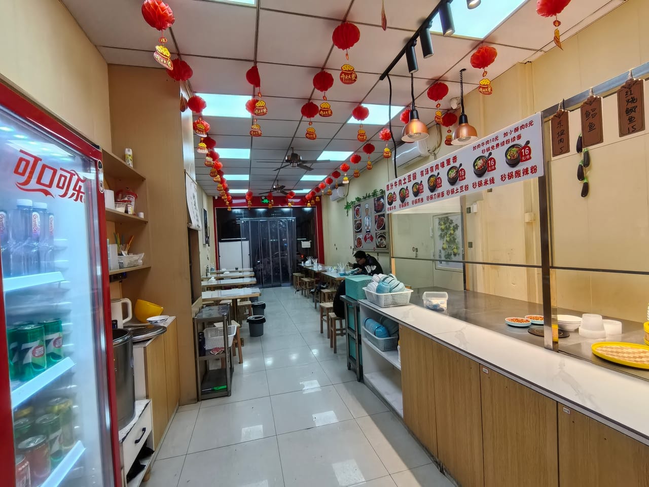 小区旁边门口公交站 青浦区徐泾镇尚泰路餐饮店转让！两个包间-9