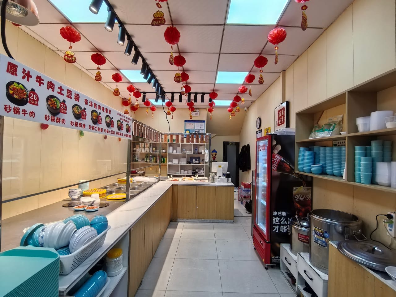 小区旁边门口公交站 青浦区徐泾镇尚泰路餐饮店转让！两个包间-8