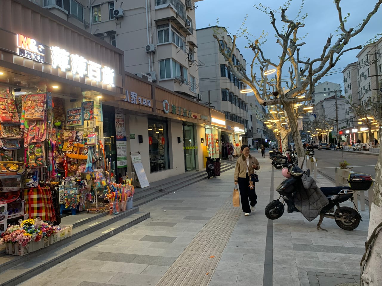 莘浜路百货店转让！对面小学，可带资源渠道，周边多小区分布-9
