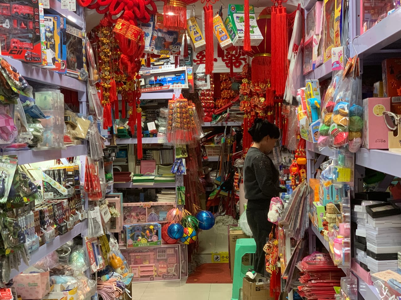 莘浜路百货店转让！对面小学，可带资源渠道，周边多小区分布-6