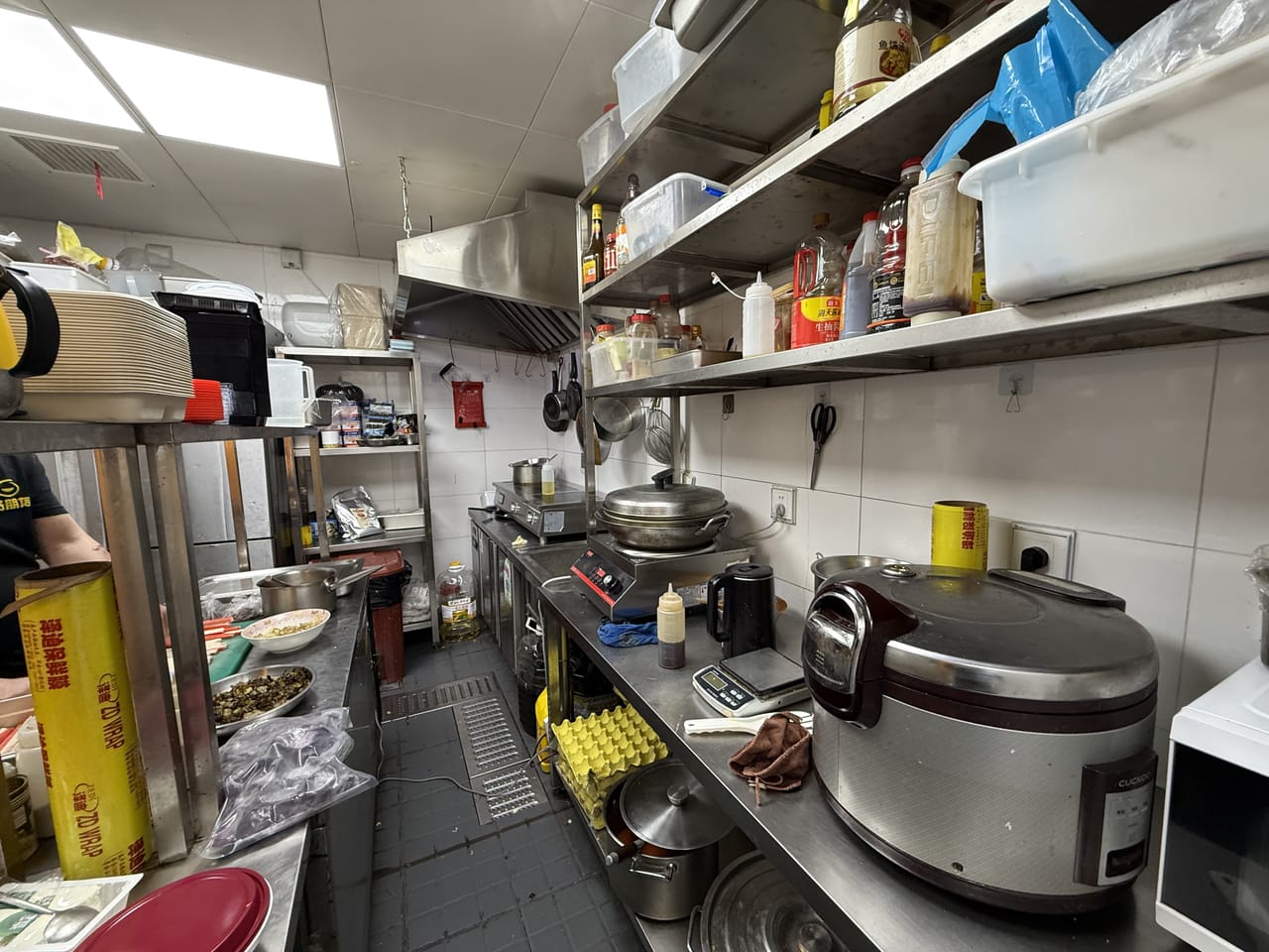 长宁定西路地铁口餐饮旺铺转让!商住一体化，人气旺消费稳定-6