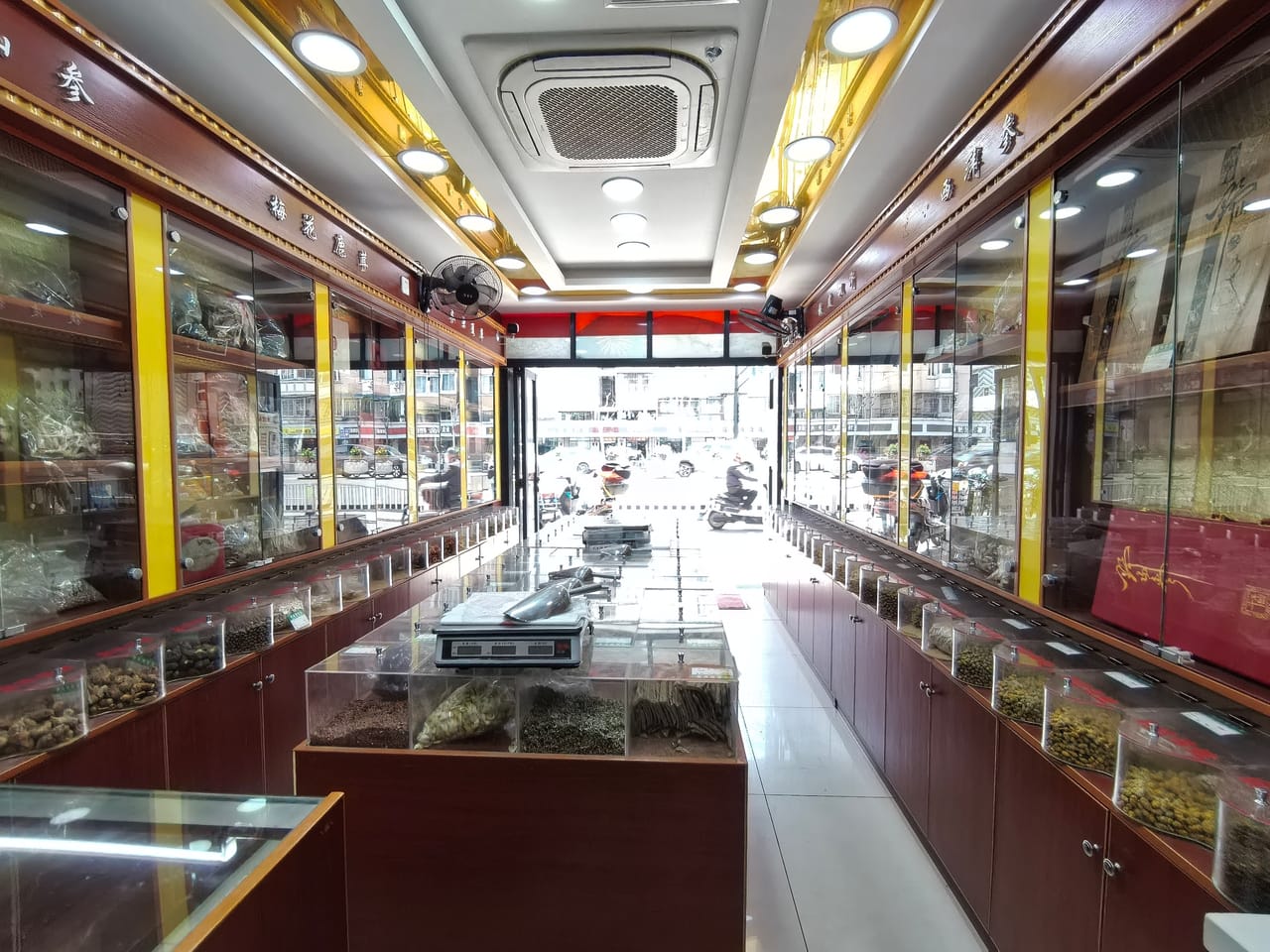 静安场中路菜市场门口旺铺转让！除重餐饮都可附近小区公寓学校-3
