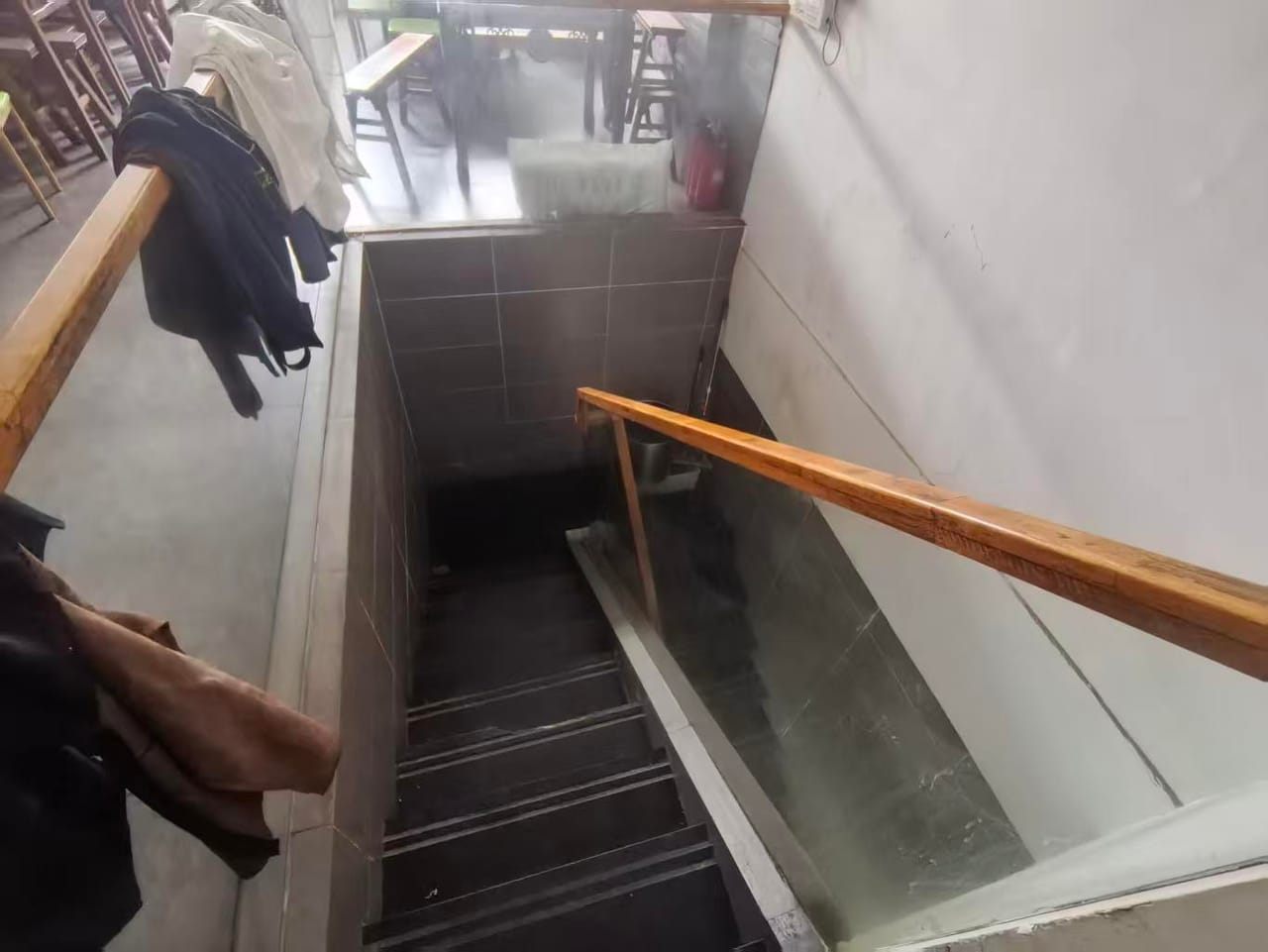 龙茗路旺铺转让！有天然气，多小区分布，消费稳定，位置佳 ！-5