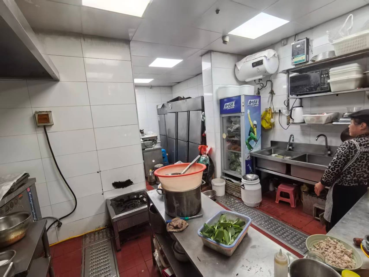 龙茗路旺铺转让！有天然气，多小区分布，消费稳定，位置佳 ！-8