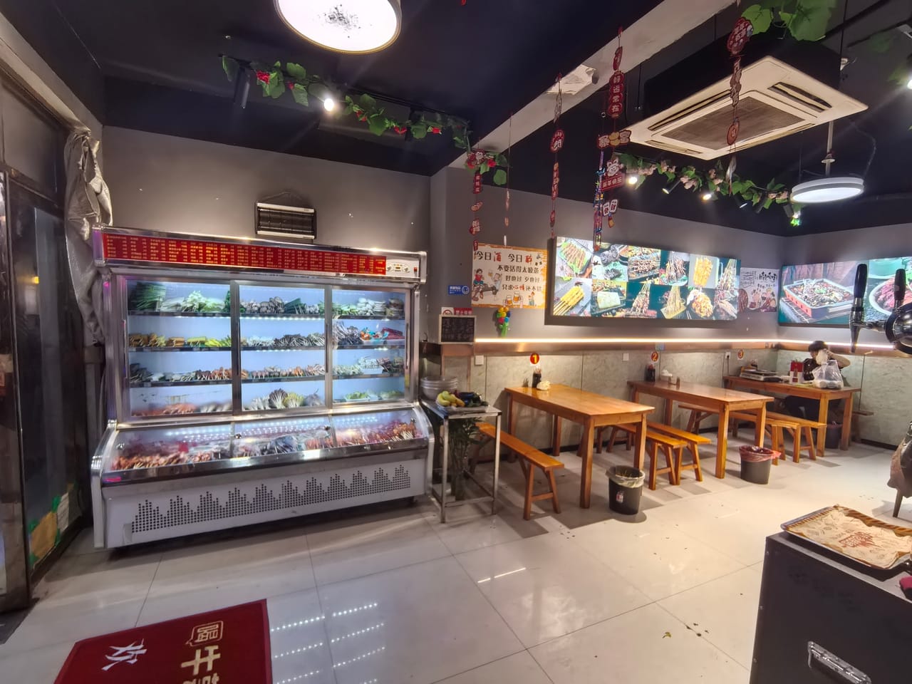 奉贤区头桥东路餐饮烧烤店转让！附近网咖旅馆住宅区人员密集-5