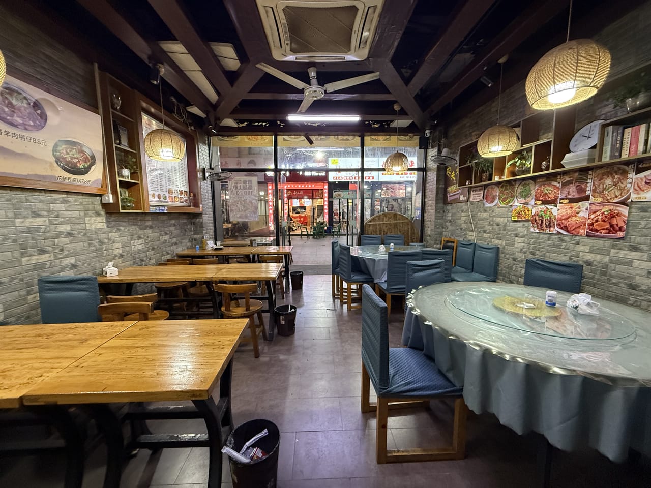 闵行区东兰路餐饮店转让！有天然气可外摆广场美食一条街人气旺-2