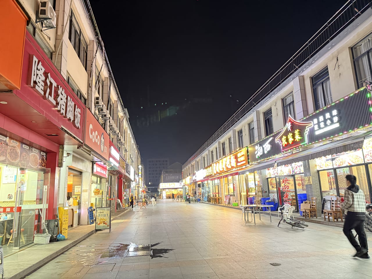 闵行区东兰路餐饮店转让！有天然气可外摆广场美食一条街人气旺-8