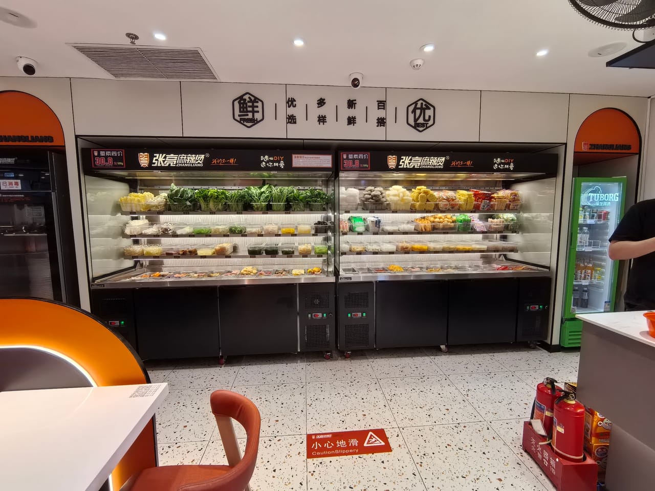 真南路旺铺转让！美食城负一楼，门头宽，上班族多客流大-2