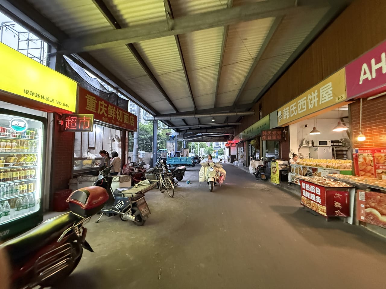 月租2500带阁楼 嘉定区南翔镇菜市场沿街20平旺铺人流大-4