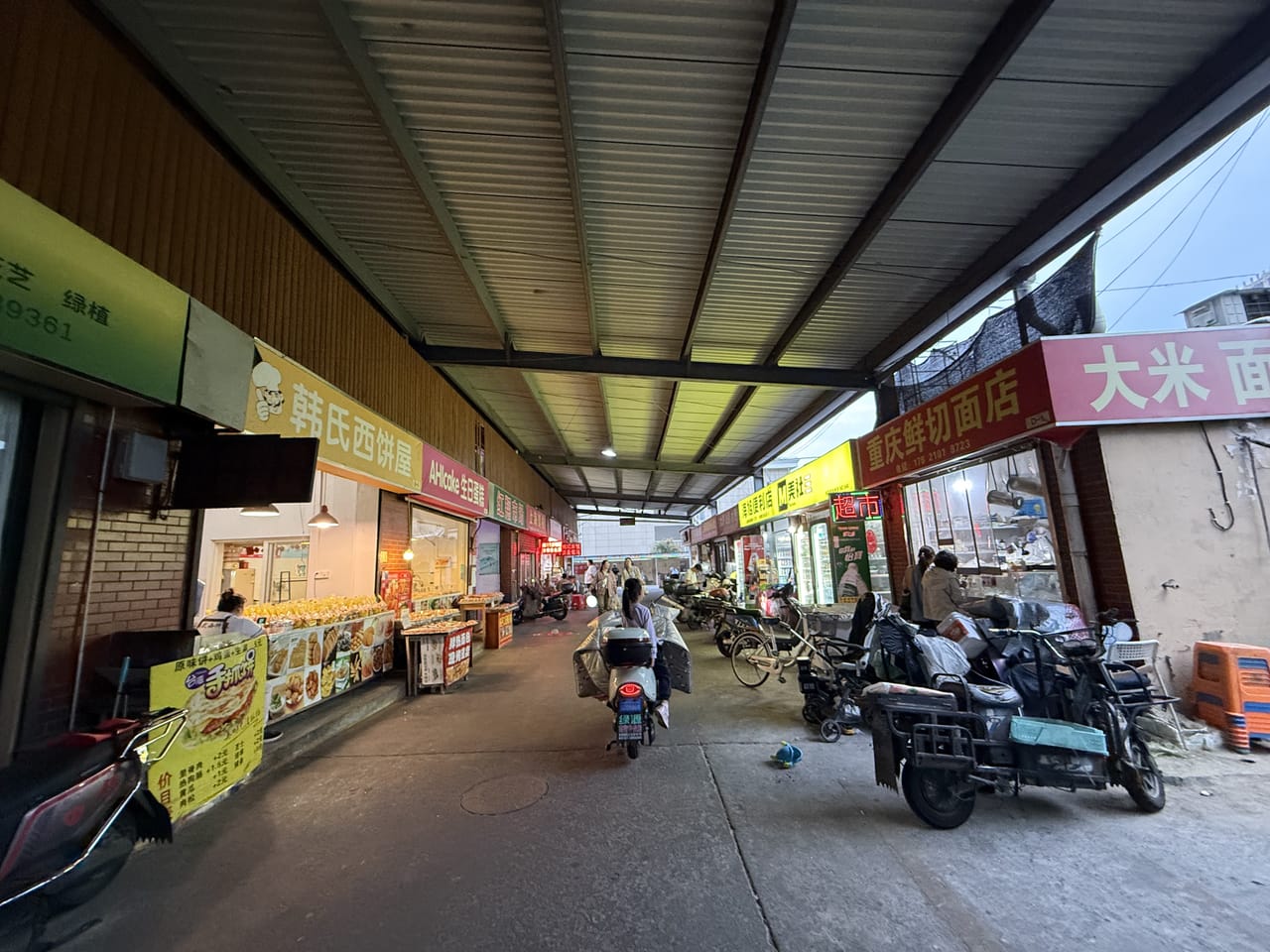 月租2500带阁楼 嘉定区南翔镇菜市场沿街20平旺铺人流大-3