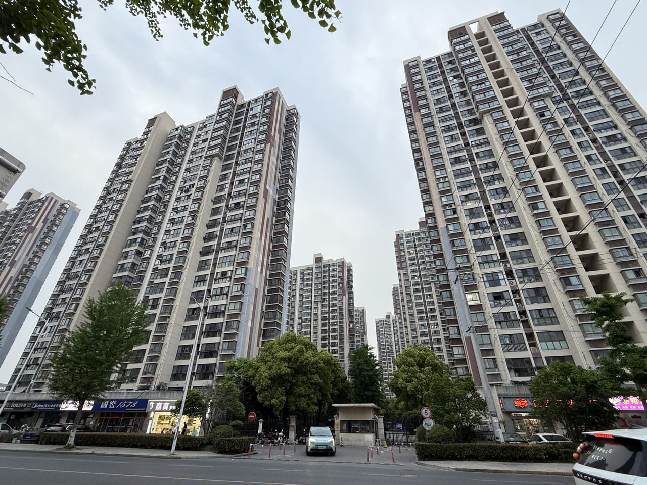 月租2500带阁楼 嘉定区南翔镇菜市场沿街20平旺铺人流大-7