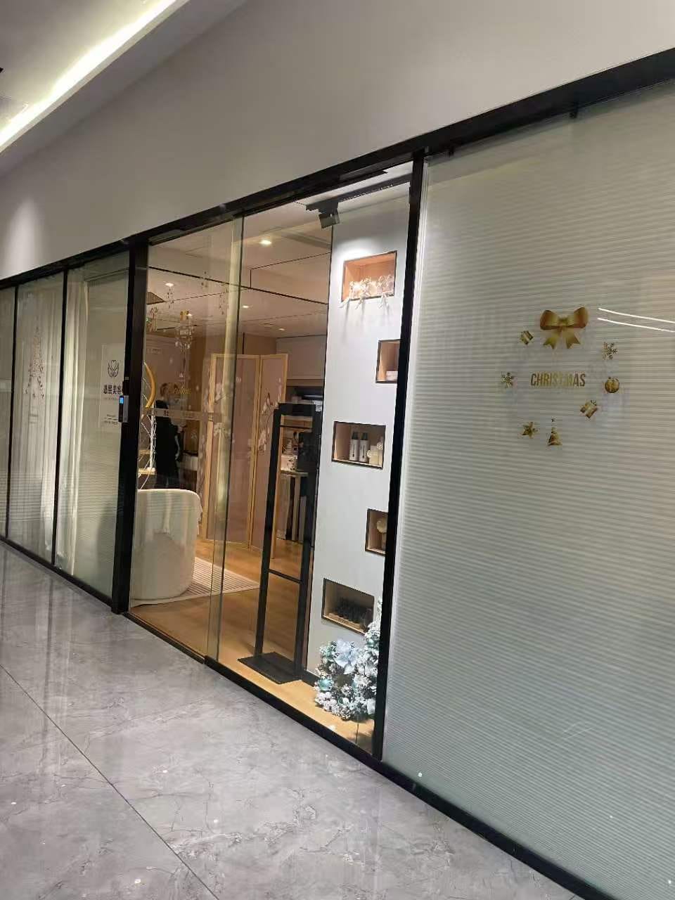 天山路旺铺转让，靠近地铁口，商圈成熟设备齐全，接手即可营业