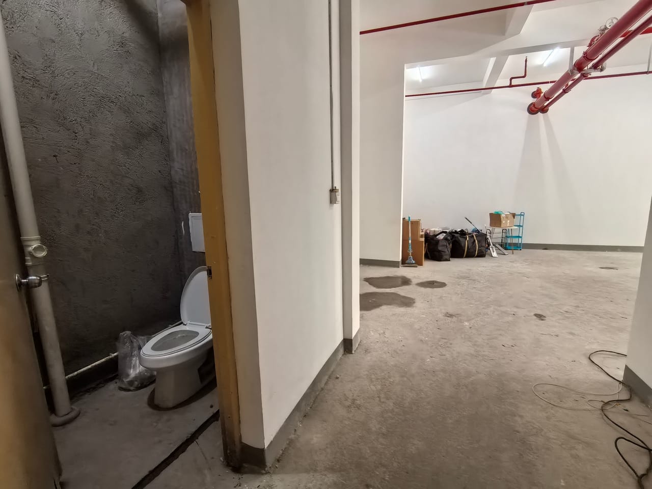 房东直租无转让费，双开门，周边多小区商务楼分布，位置佳！-9