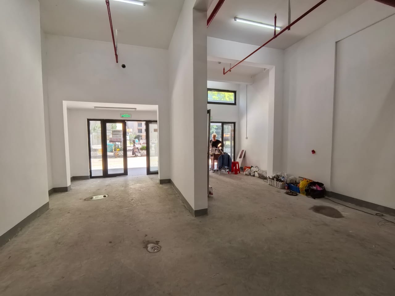 房东直租无转让费，双开门，周边多小区商务楼分布，位置佳！-2