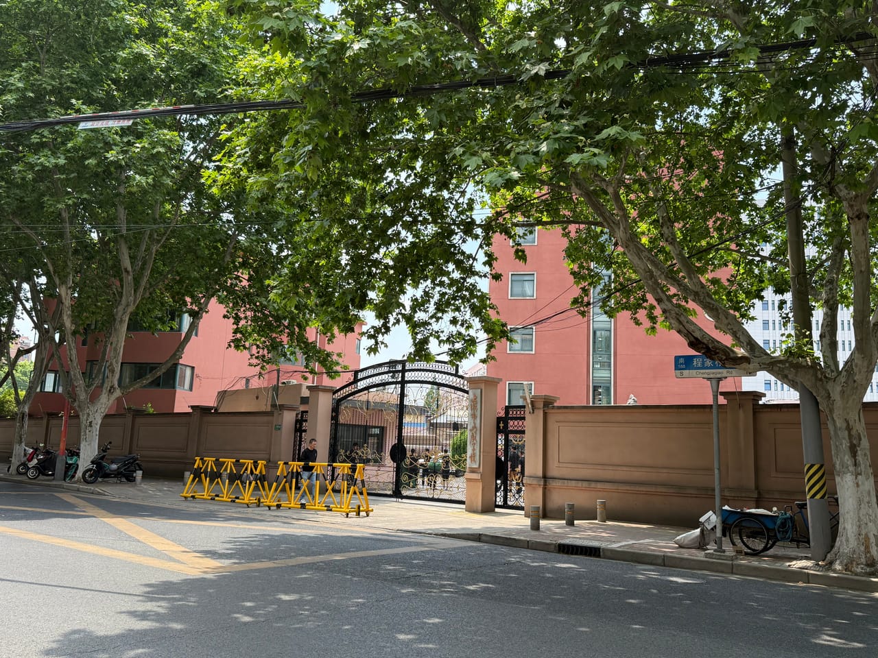 对面学校，楼上公寓，房东直租，性价比高，多小区商务楼分布，-4
