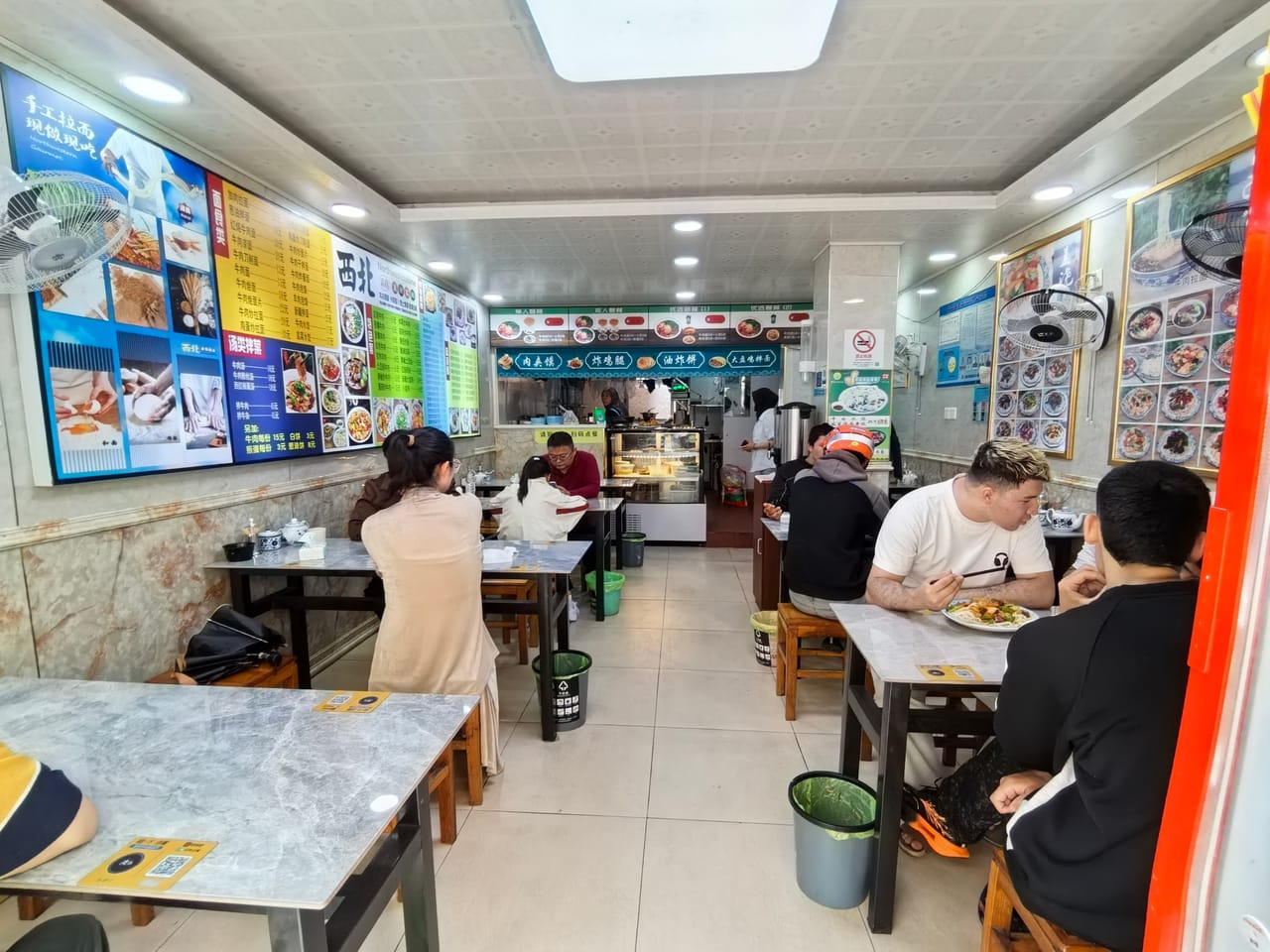 静安武定路商务小区一体，近地铁医院餐饮店转让！有4个小包间-2