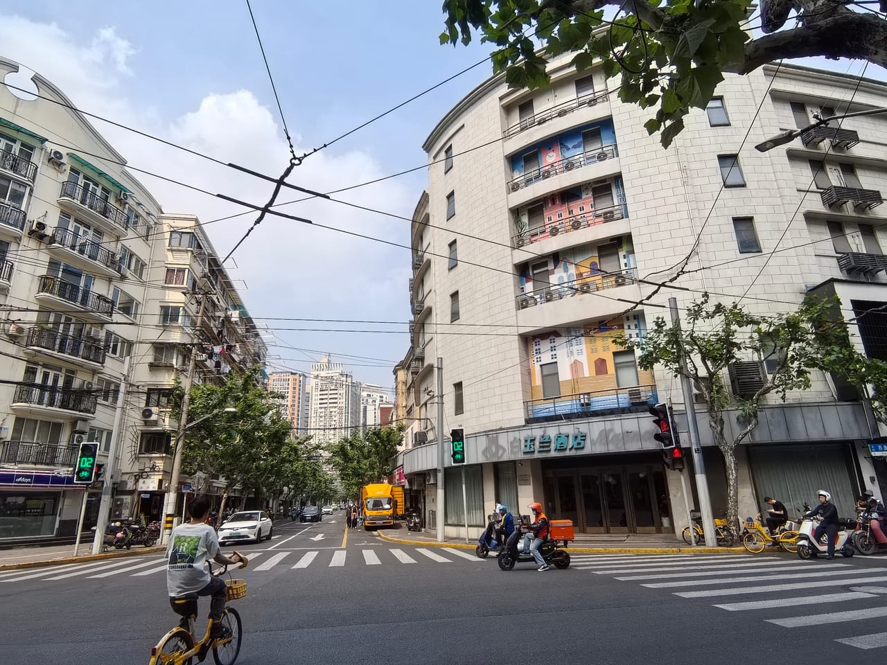 静安武定路商务小区一体，近地铁医院餐饮店转让！有4个小包间-8