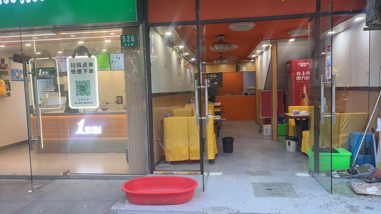工业园公寓附近！宝山市台路餐饮店转让！带包间客源稳定