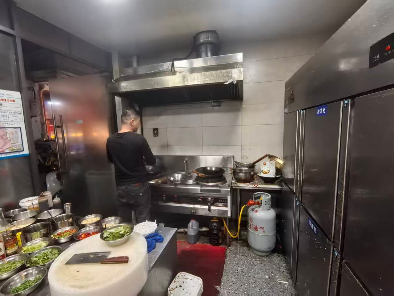 宝安公路旺铺转让！双开门带外摆，周边多小区分布，夜宵氛围好-6