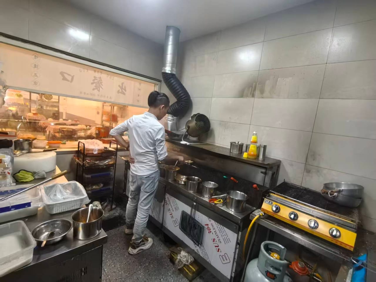 宝安公路旺铺转让！双开门带外摆，周边多小区分布，夜宵氛围好-8