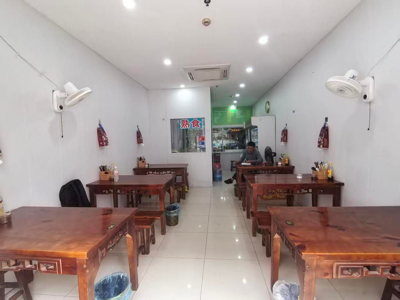 银都路旺铺转让 多小区商务分布，5000/月 带天然气-2