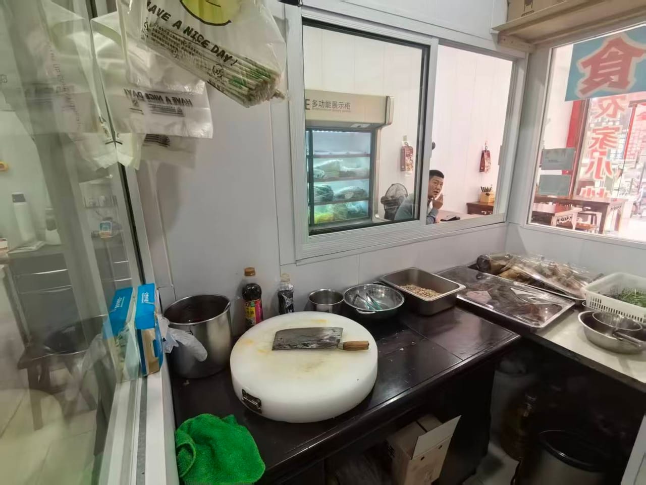 银都路旺铺转让 多小区商务分布，5000/月 带天然气-8