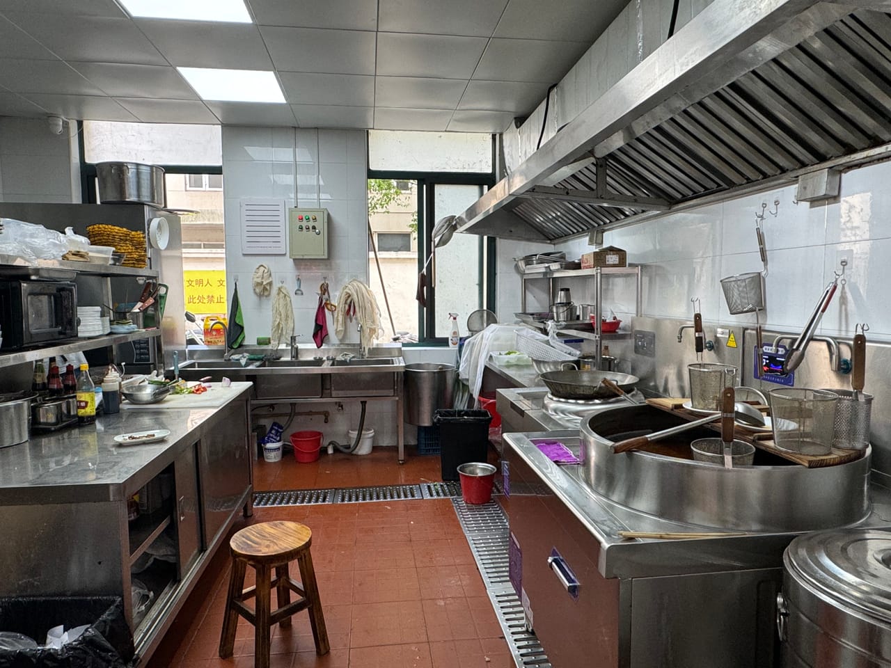 闵行浦江镇近地铁商务楼沿街餐饮店转让！上下班必经之地人流大-3