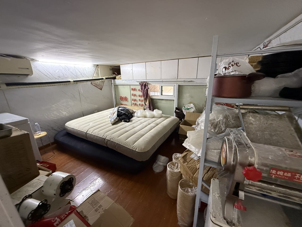 浦东张江餐饮店转让！两层带阁楼可住 附近学校小区公寓密集-6