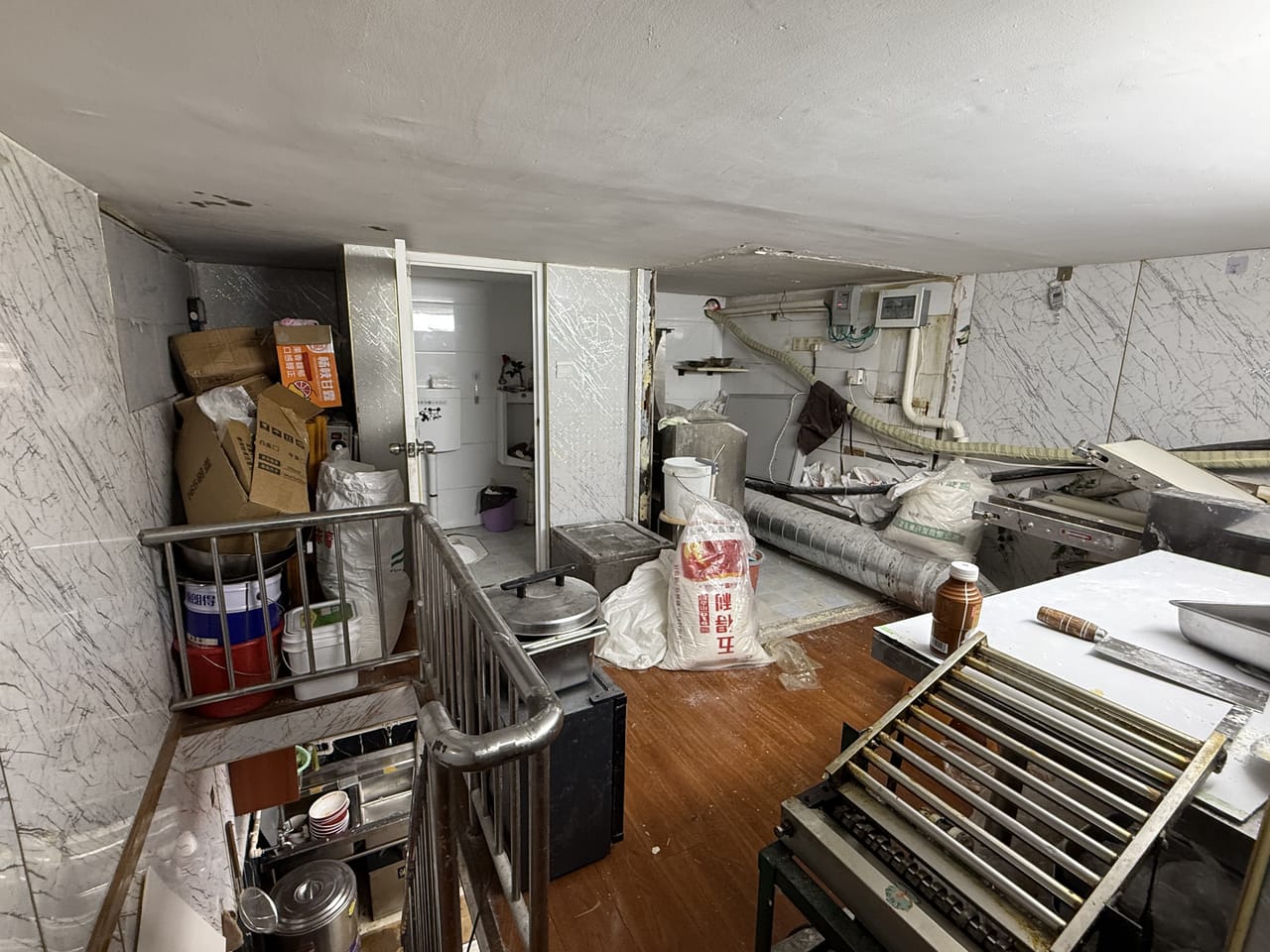 浦东张江餐饮店转让！两层带阁楼可住 附近学校小区公寓密集-7