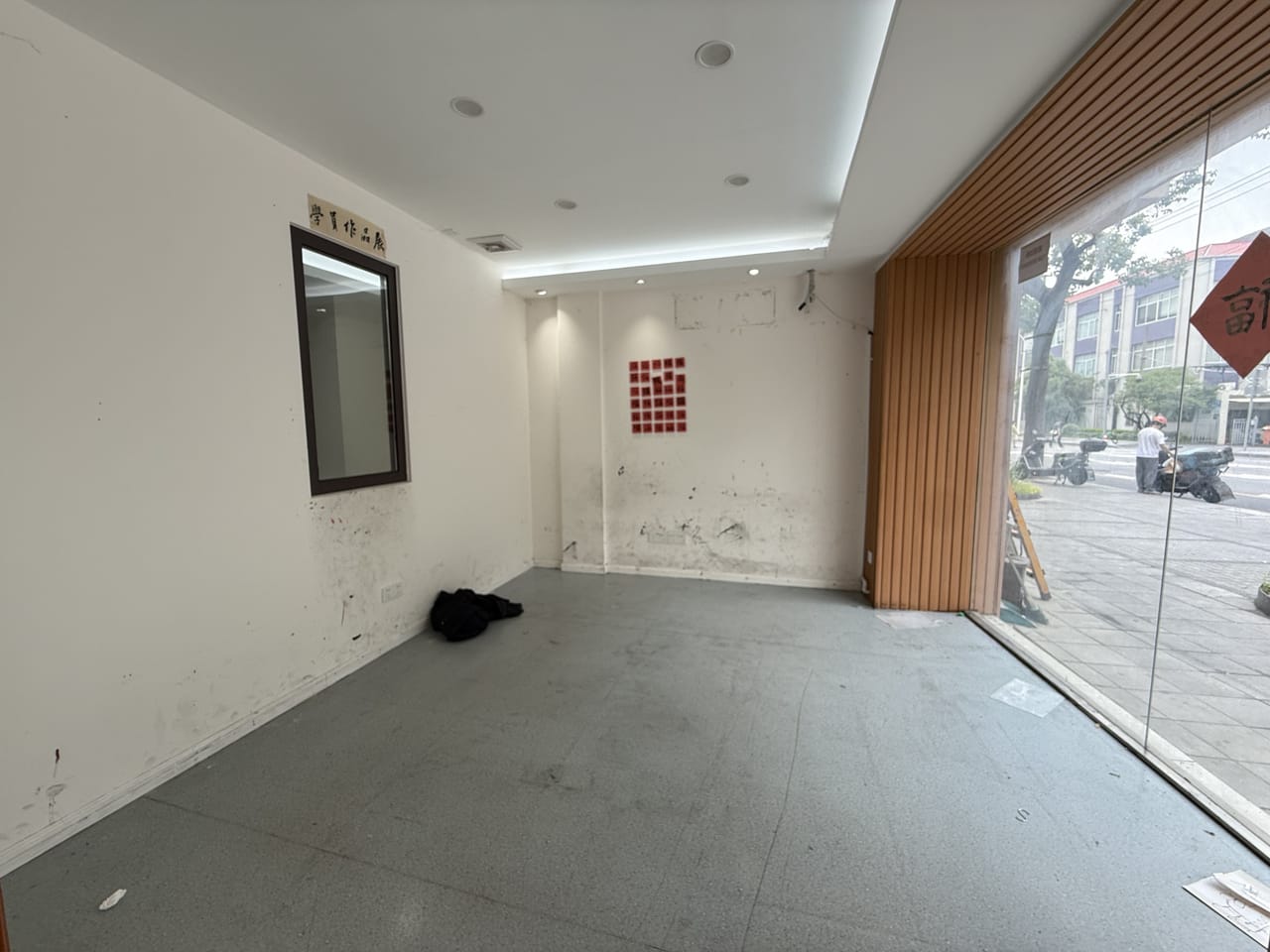 浦东商城路旺铺出租!赠送小阳台，可单租可整租 学校公寓密集-5