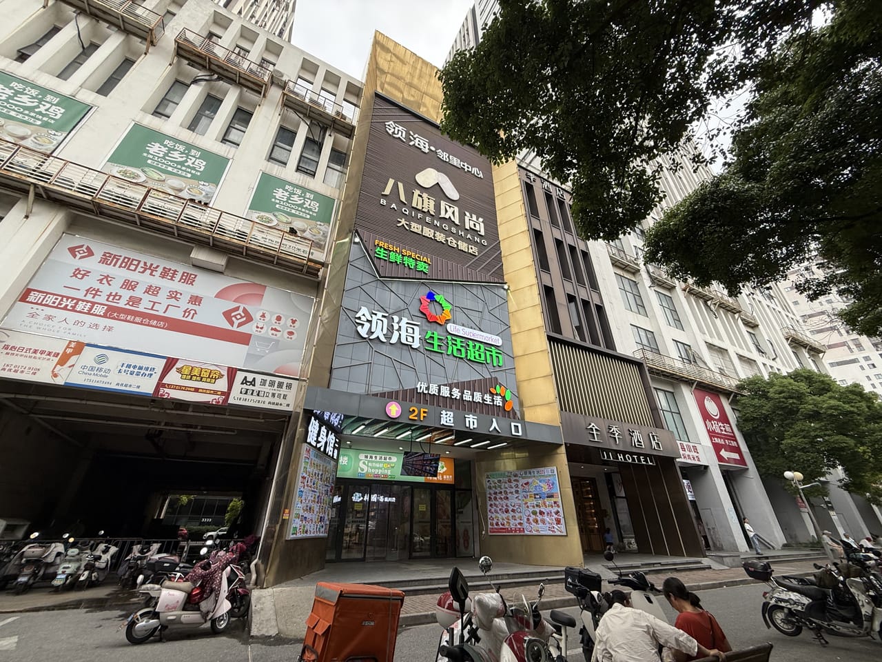 宝山真陈路广场对面直租！不限业态 工业园区配套人流量大-8