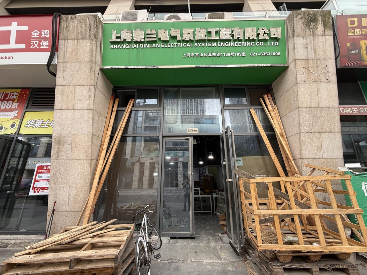 宝山真陈路广场对面直租！不限业态 工业园区配套人流量大