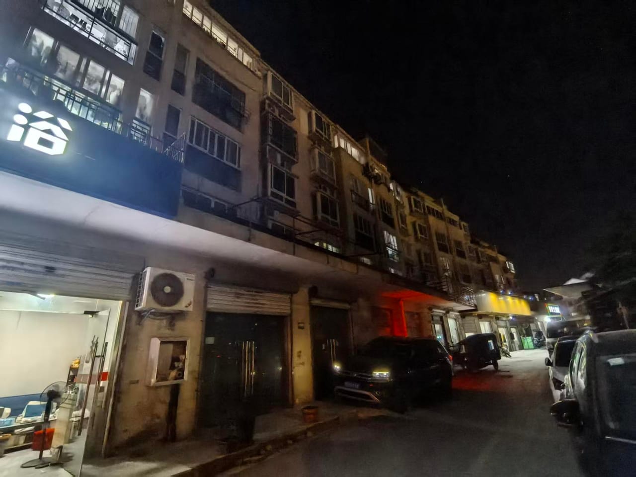 嘉定区博园路双开门足浴店转让！厨卫齐全带包间附近厂区密集-9