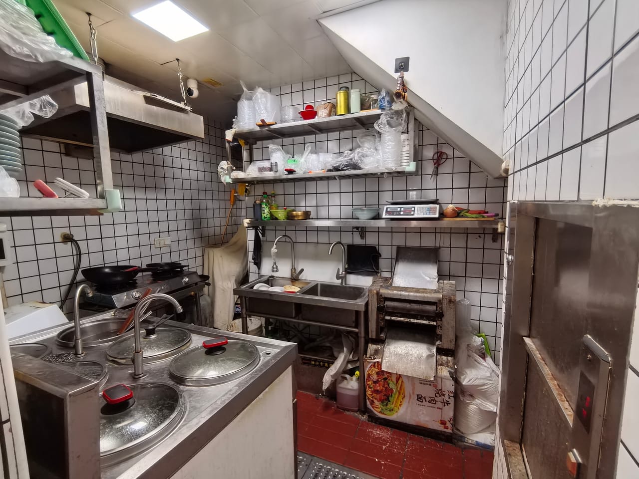 松江九亭镇地铁口对面餐饮店转让！不限业态 附近公寓商务楼密-3