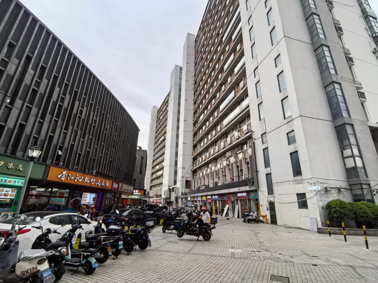 松江九亭镇地铁口对面餐饮店转让！不限业态 附近公寓商务楼密-10