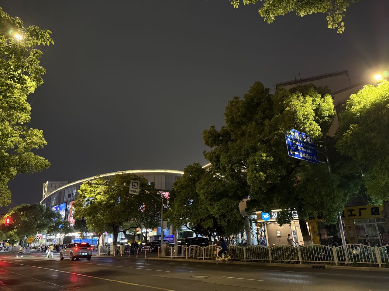 浦东金桥广场对面十字路口美甲店招租！附近小区公寓密集消费稳-5