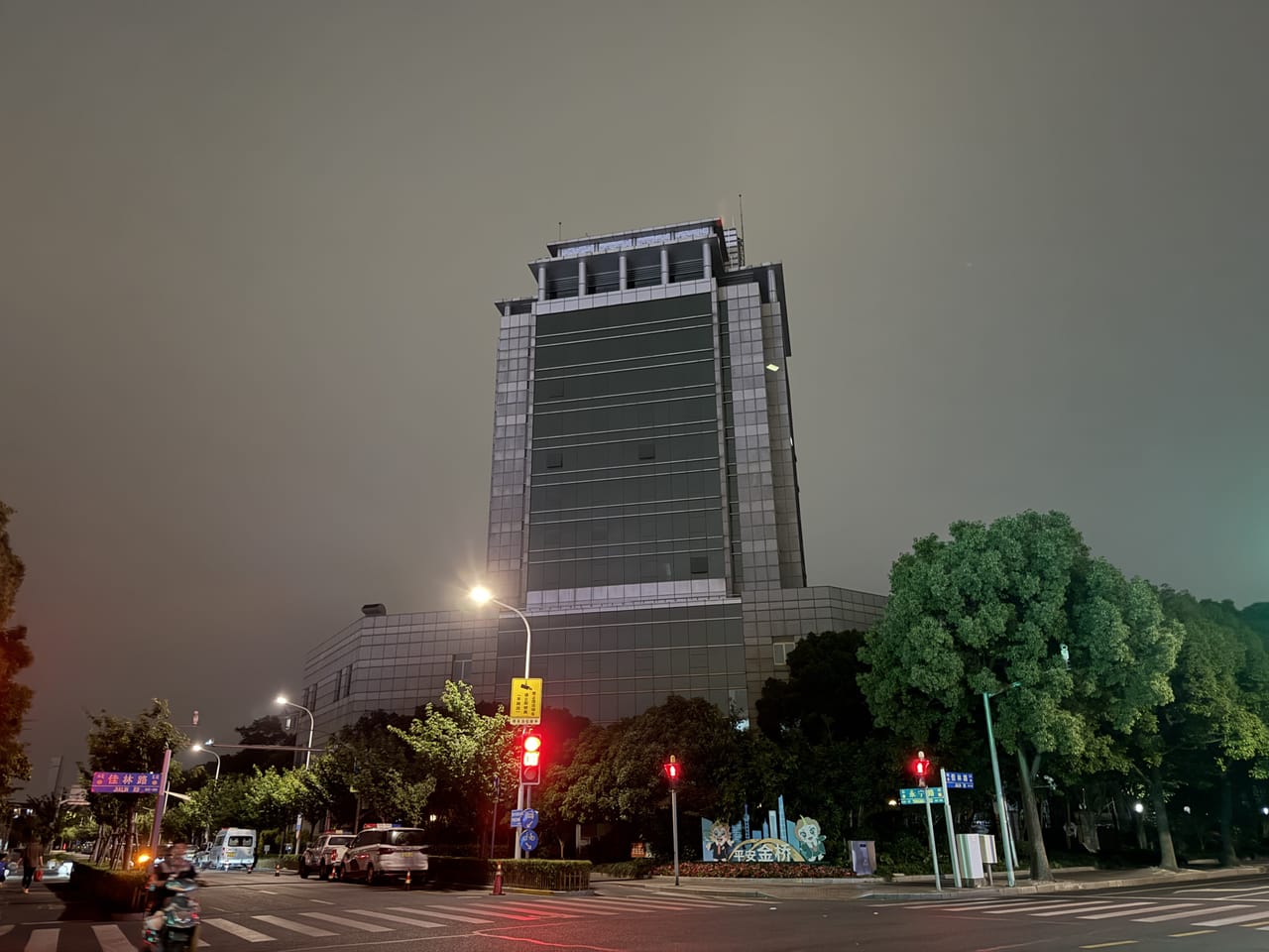 浦东金桥广场对面十字路口美甲店招租！附近小区公寓密集消费稳-9