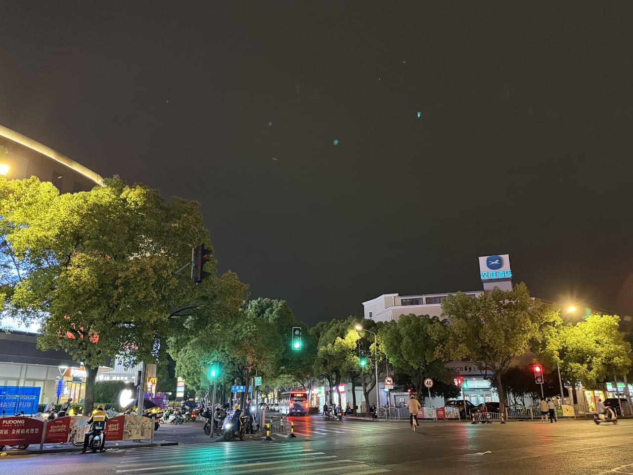 浦东金桥广场对面十字路口美甲店招租！附近小区公寓密集消费稳-10
