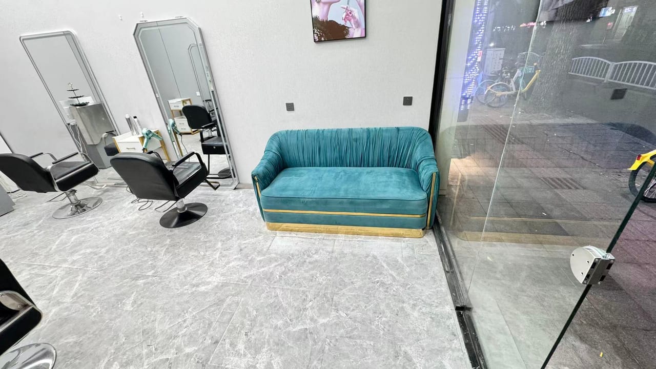 浦东金桥广场对面十字路口美甲店招租！附近小区公寓密集消费稳-2