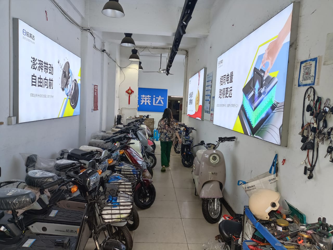 杨浦长海路街道旺铺转让！广场对面门口公交站 小区公寓密集-2