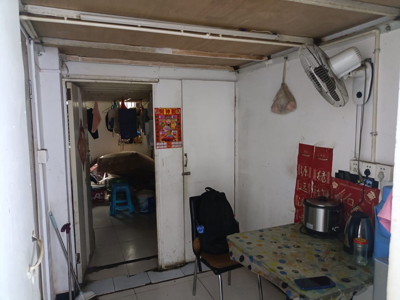 杨浦长海路街道旺铺转让！广场对面门口公交站 小区公寓密集-9