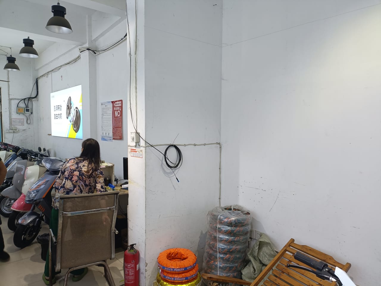 杨浦长海路街道旺铺转让！广场对面门口公交站 小区公寓密集-10
