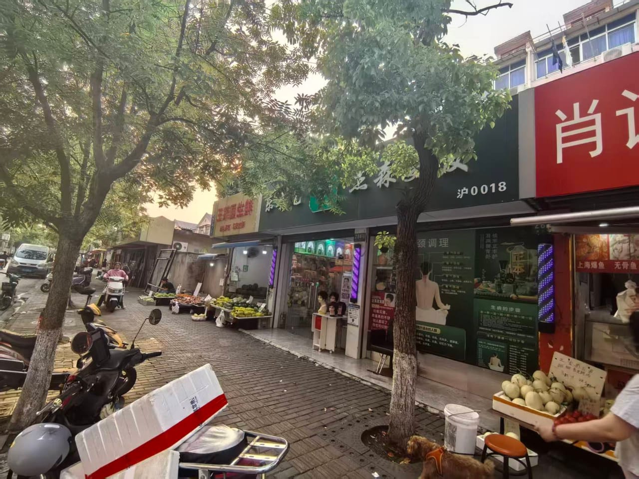 宾川路旺铺转让，不限业态，居民区密集，2750/月，位置佳-5